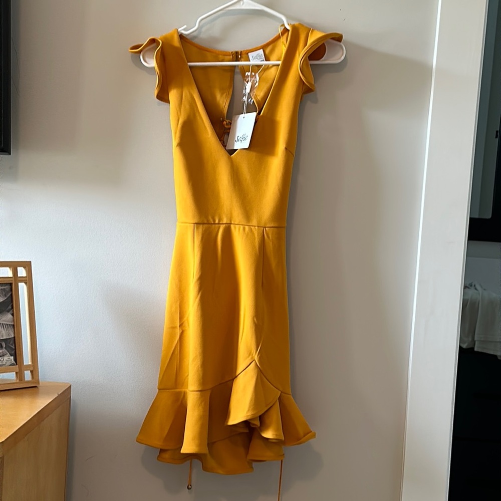 selfie leslie NEVER WORN